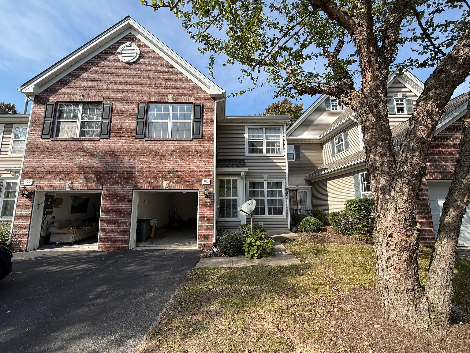 3 bed, 2.5 bath, 1924 sqft, $4,000 — Photo 2