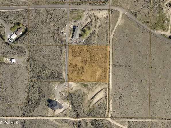 749 Sage Trail Rd, Yakima, WA 98901