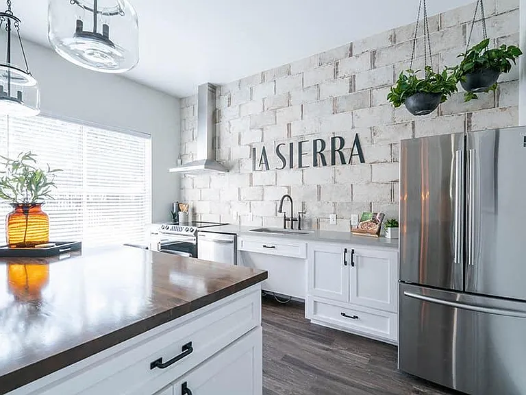LA SIERRA APARTMENTS — Photo 12