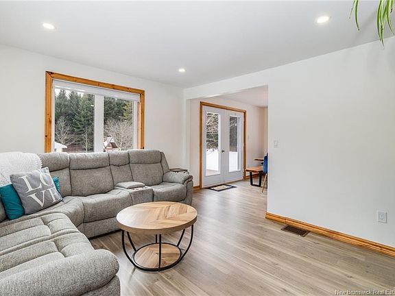 4th image of 464 Summerfield Rd