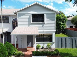 267 NW 106th Ter, Pembroke Pines, FL 33026