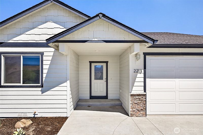 4th image of 2213 2nd Street SE