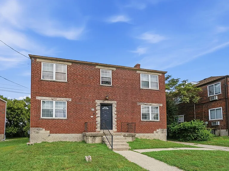 Cozy Apartment Building in Reading District! — Photo 3