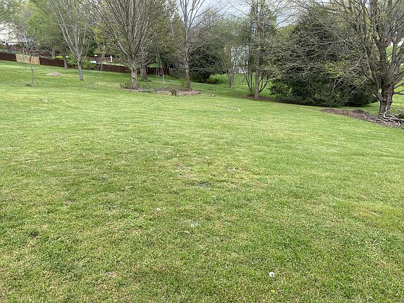 5th image of 1220 Olde Oaks Dr