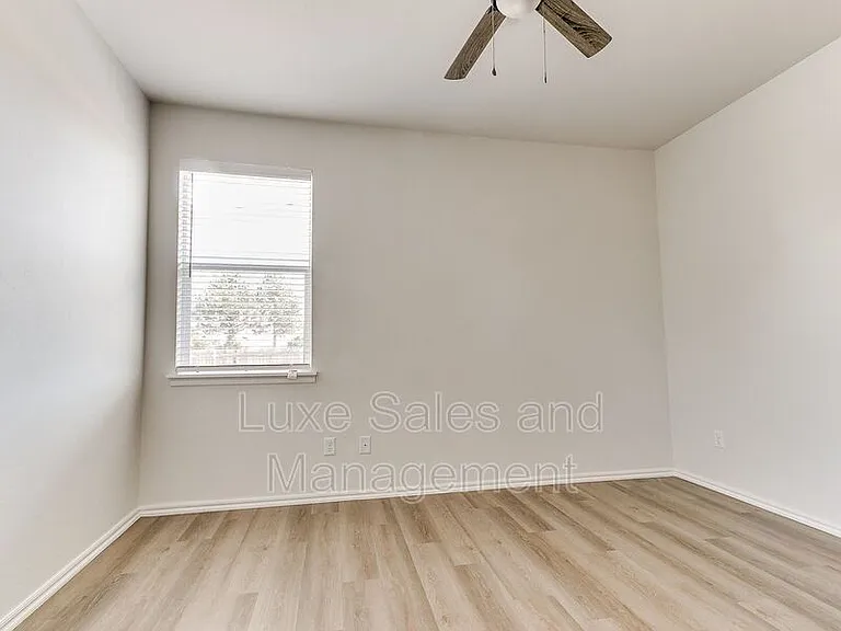 10530 Utica Dr — Photo 23
