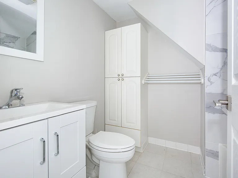 22W549 Emerson Ave — Photo 12
