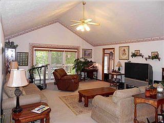3rd image of 215 Lenore Ln