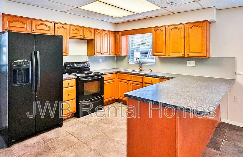 Building Photo - 7528 Dalehurst Dr S