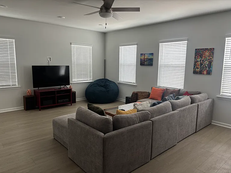 1600 Tamarisk Ln — Photo 8