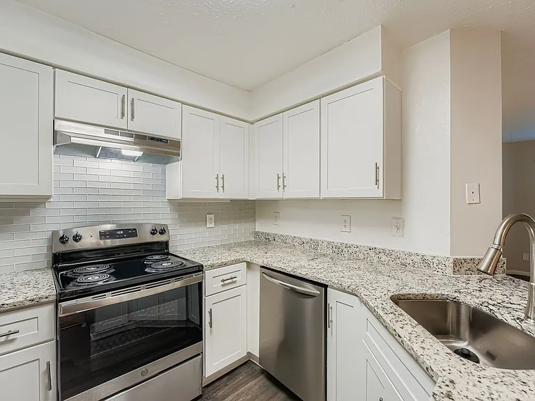 2200 Big Creek Apartments — Photo 13