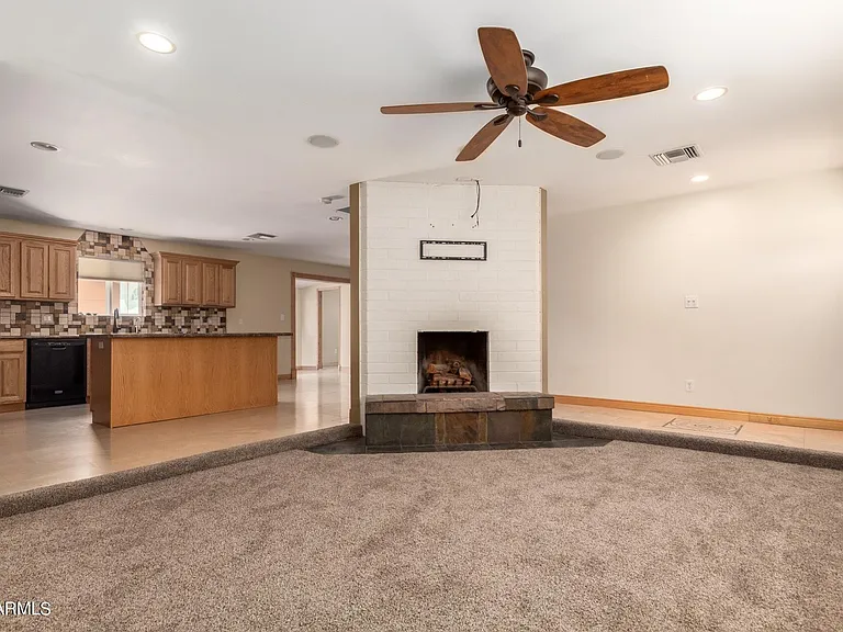 1608 W Inverness Dr — Photo 4