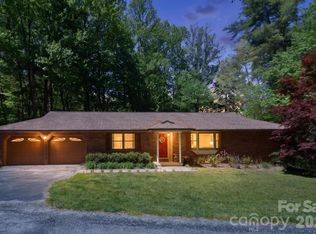 14 N Willow Wood Trl, Hendersonville, NC 28739