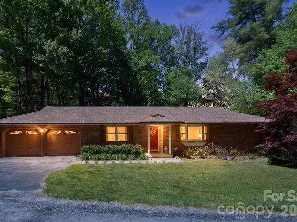 14 N Willow Wood Trl, Hendersonville, NC 28739