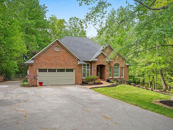 2nd image of 852 Spring Valley Rd