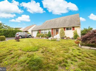 109 Birch Dr, Levittown, PA 19054