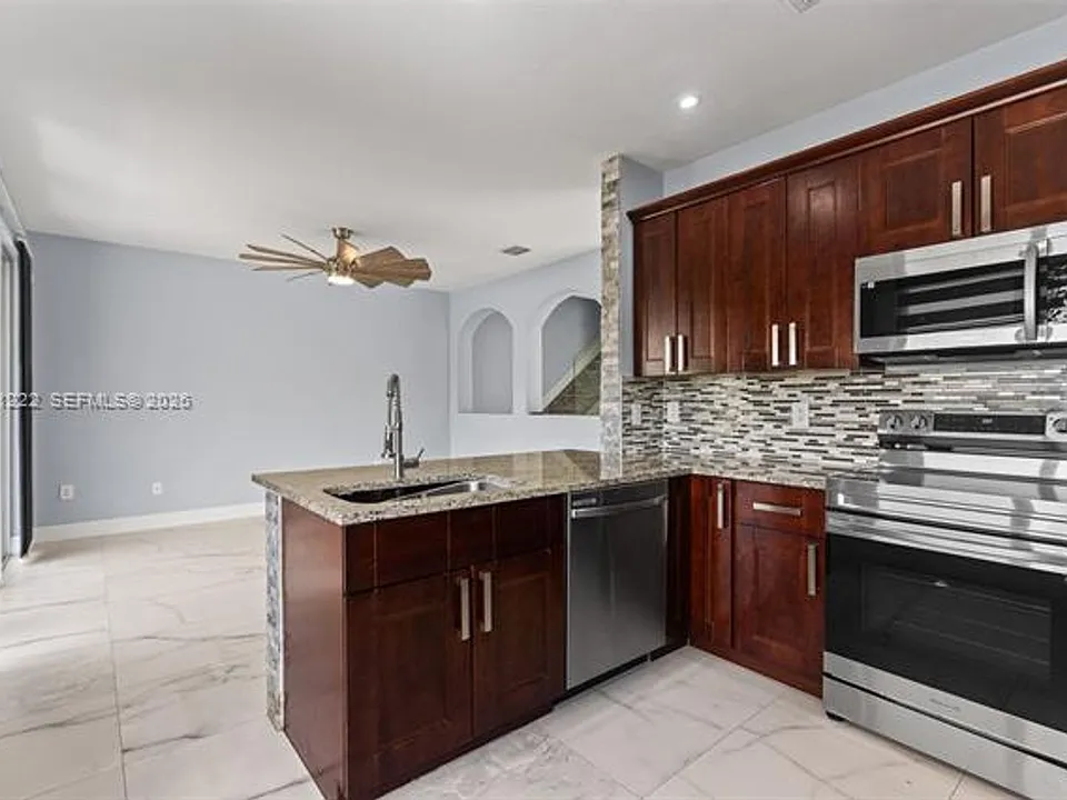 16570 SW 70th St #Townhouse 16570