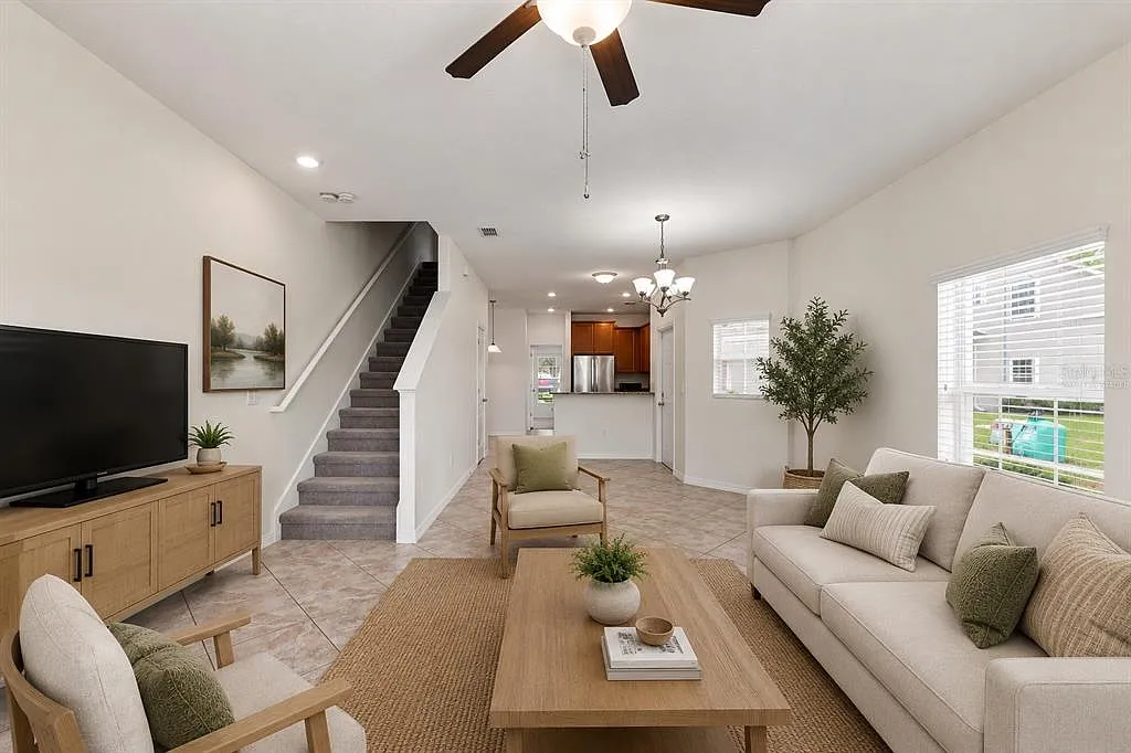 4 bed, 3.0 bath, 1612 sqft, $2,600 — Photo 2