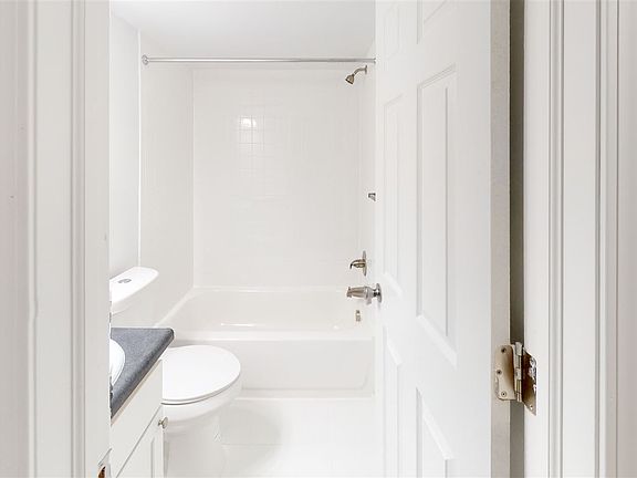 Arbor-One-Husky-217-Bathroom