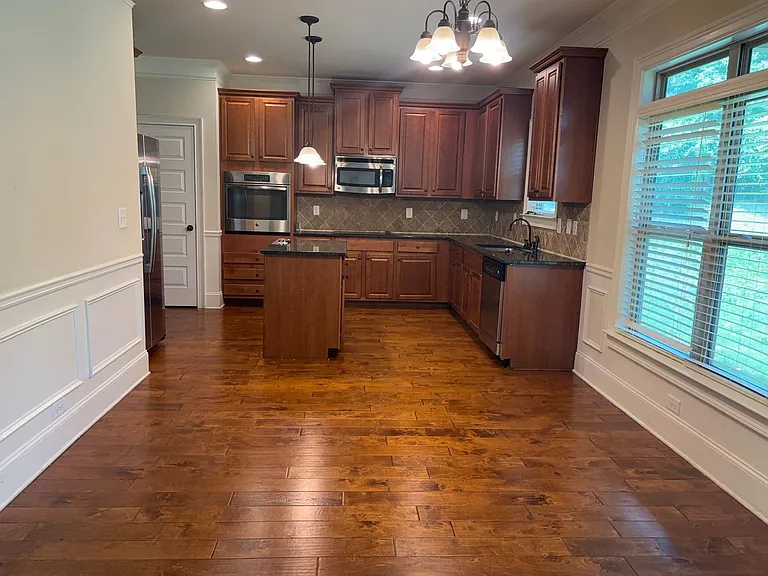 717 Porter Ln — Photo 5