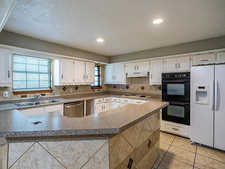 4212 Village Green Dr — Photo 7
