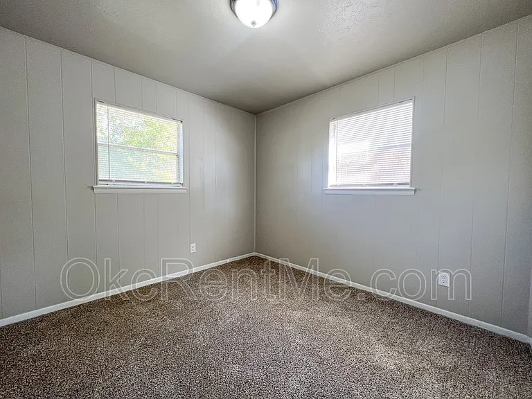 1900 N Mitchell Dr — Photo 24