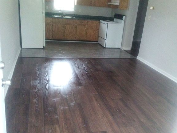 2nd image of 207 Belleterrace Ct