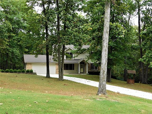 2nd image of 131 Saxony Woods Dr