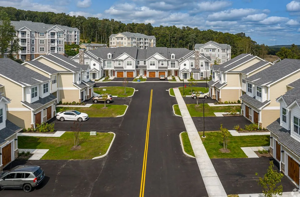 The Cove at Gateway Commons — Photo 1