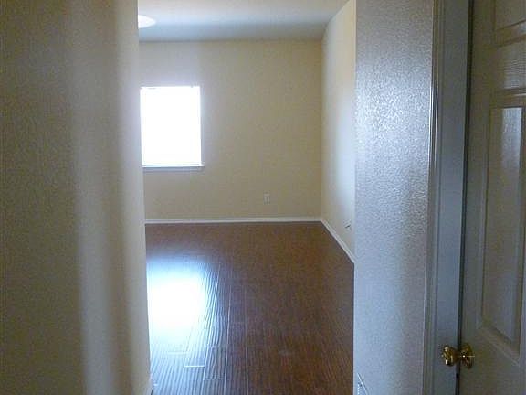 5th image of 4709 Golden Gate Dr