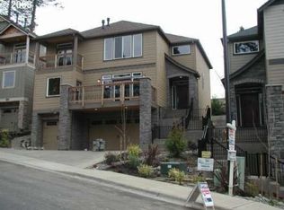 10046 NW Crossing Dr, Portland, OR