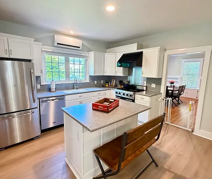 1271 Elm St — Photo 3