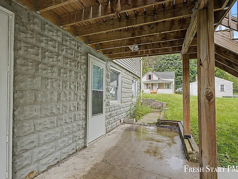 1266 Clark St — Photo 9
