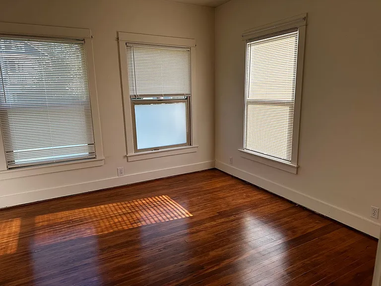 1416 E Marion St #100 — Photo 6