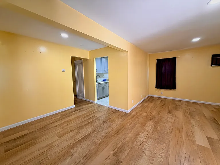 2585 Beach Dr — Photo 6