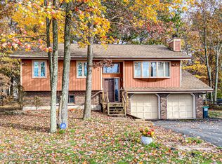 57 Mountain Dr, Mount Pocono, PA 18344