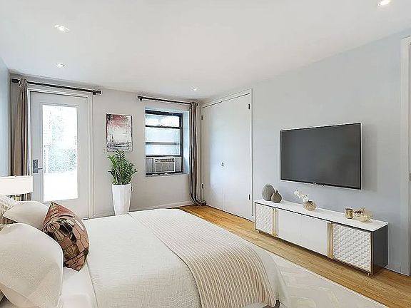 5th image of 427 Franklin Ave #1