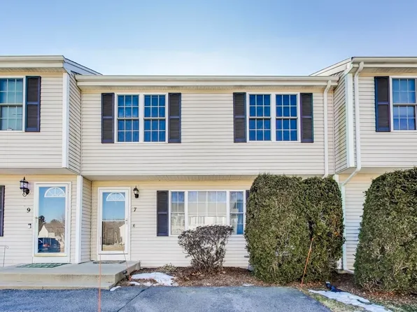 7 Jacklyn Ln, Attleboro, MA 02703