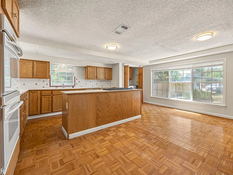 109 S Cedar St — Photo 8