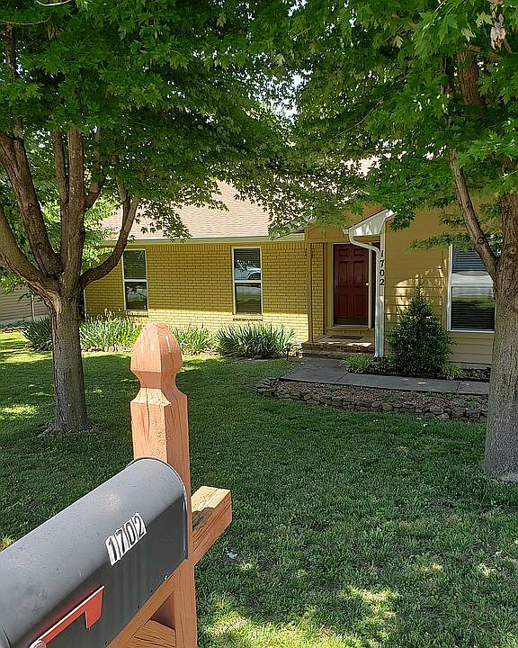 1st image of 1702 E Stewart St