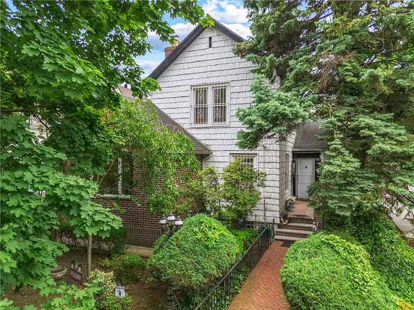 32 87th St, Brooklyn, NY 11209