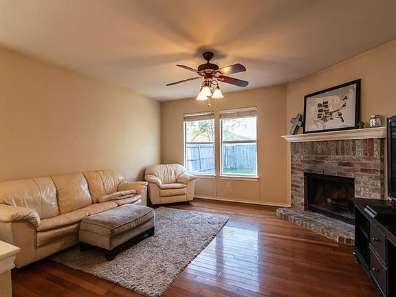 3rd image of 2623 Lookout Dr