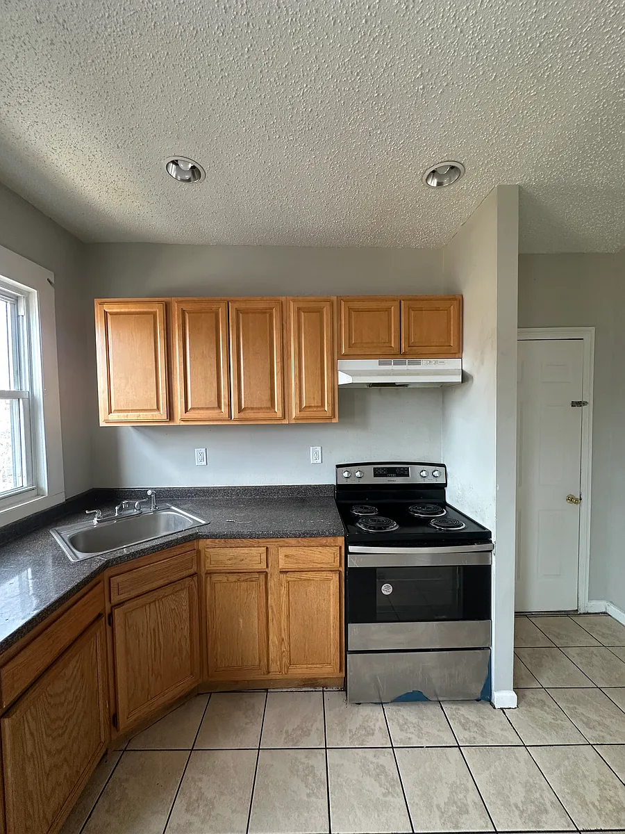 Building Photo - 649 1st Ave #2