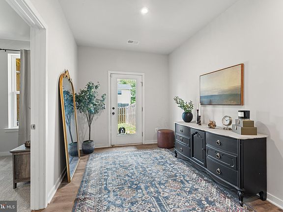 3rd image of 609 Cherryview Dr