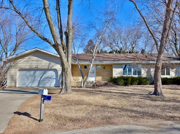 425 College Ct, Beaver Dam, WI 53916