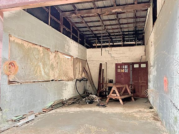 4th image of 435 W RIVER Road