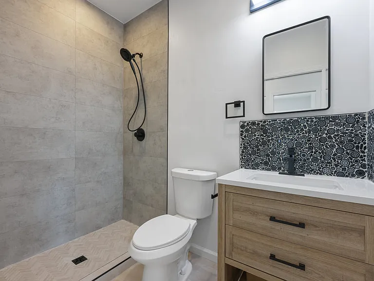 3954 Armstrong St — Photo 3