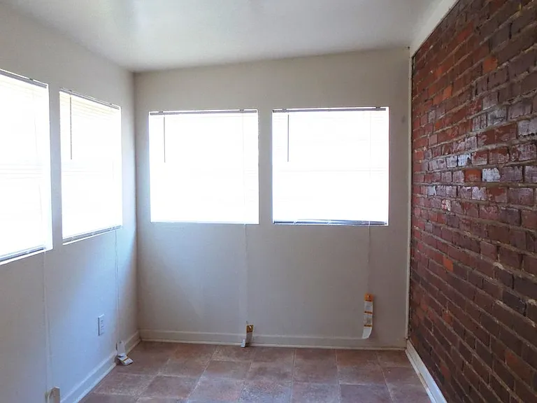 2347 Stark St — Photo 6