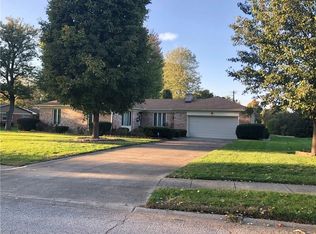 566 W Hill Valley Dr, Indianapolis, IN