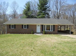315 Tanglewood Dr, Martinsville, VA 24112