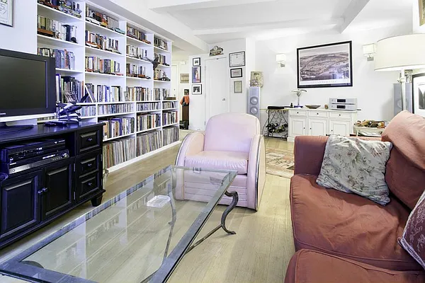 Rented by R New York | media 10